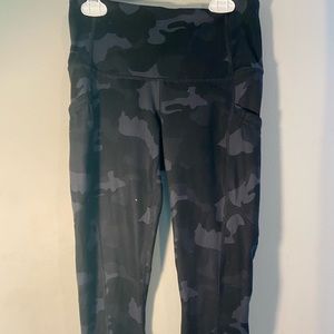 NWOT black camo leggings!